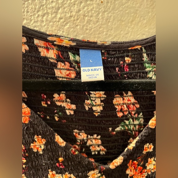 Long sleeve floral peplum top. - Picture 3 of 4